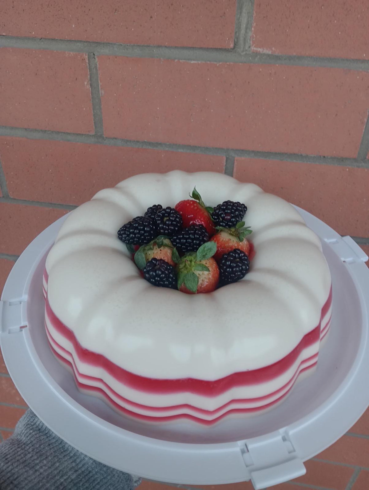 Blue an strawberry cake